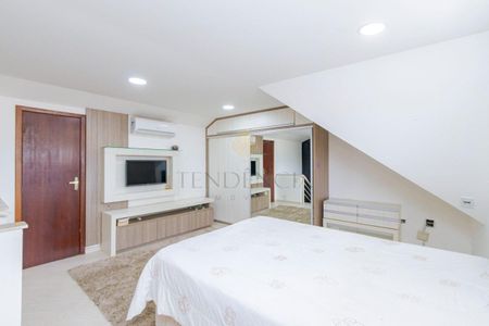 21_photo/94dcfb6a3d.c8c3fb8236ec3a25-ATLAS-4ca65d52-71af-4c0b-b7f8-31ef7a352fc3.jpg de casa à venda com 4 quartos, 177m² em Xaxim, Curitiba