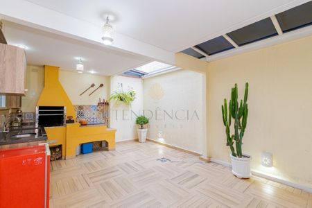 5_photo/94dcfb6a3d.c8c3fb8236ec3a25-ATLAS-5c6a78f7-51fb-42da-b332-27d27ffb1a15.jpg de casa à venda com 4 quartos, 177m² em Xaxim, Curitiba