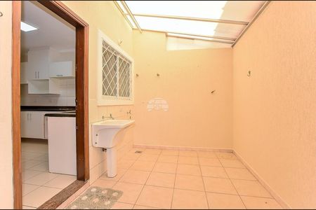 8_photo/94dcfb6aed.3ef691d887df37d8-ATLAS-984b6e85-8aec-4bae-a744-6a1c3a0ff777.jpg de casa à venda com 3 quartos, 140m² em Xaxim, Curitiba