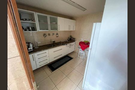 7_photo/94dcfb6b37.588d4a7fb74764b6-ATLAS-08760a9b-d13f-4a6c-8c3c-ddd8c9ca5d7d.jpg de casa à venda com 4 quartos, 150m² em Xaxim, Curitiba