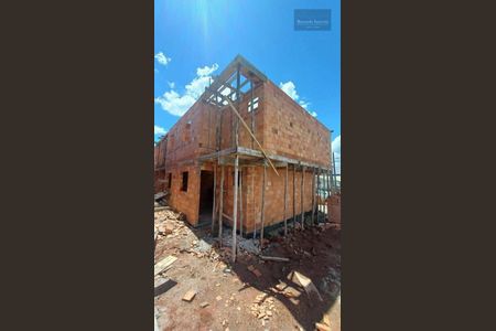 13_photo/94dcfb6de5.cd6912d4e48c45dd-ATLAS-986aec38-7213-4e6b-942c-2eabab43cc89.jpg de casa à venda com 3 quartos, 64m² em Xaxim, Curitiba