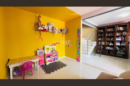 38_photo/94dcfb6e7b.f7e7744c47d68114-ATLAS-3f76c0c8-5362-4792-8533-9bed08d974c3.jpg de casa à venda com 0 quarto, 180m² em Xaxim, Curitiba