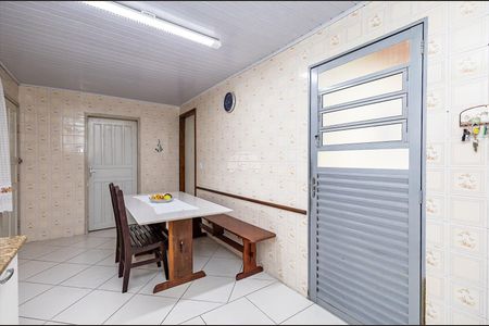 3_photo/94dcfb6f99.d97129b28fc30b3f-ATLAS-86d788bf-e8fe-4679-be13-517c07da61d1.jpg de casa à venda com 3 quartos, 157m² em Xaxim, Curitiba