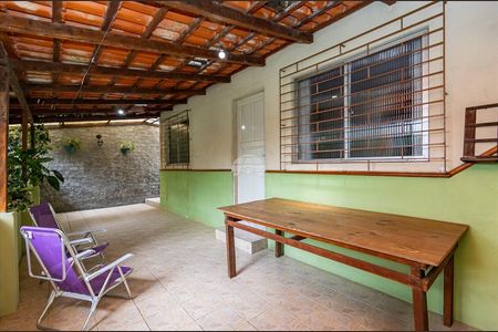 46_photo/94dcfb6f99.d97129b28fc30b3f-ATLAS-981201b1-8bc0-4c77-ac82-d7ae8ec63326.jpg de casa à venda com 3 quartos, 157m² em Xaxim, Curitiba