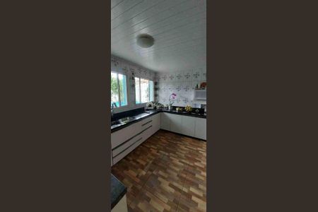 5_photo/94dcfb710f.b15f7fec8e917340-ATLAS-b4d4de6c-ee01-439d-944f-63ebb44021f1.jpg de casa à venda com 5 quartos, 185m² em Pinheirinho, Curitiba