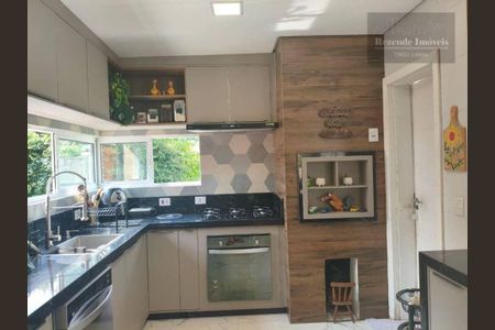 14_photo/94dcfb7295.8359bf70ecff7ce1-ATLAS-cf522043-3257-4464-bfe0-d6d2aecd4b56.jpg de casa à venda com 5 quartos, 312m² em Xaxim, Curitiba