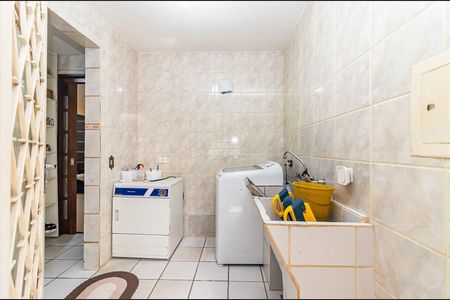 6_photo/94dcfb72a5.72c99cad9401b729-ATLAS-e7dadbf8-6149-4158-961e-505f5b9aebd5.jpg de casa à venda com 4 quartos, 343m² em Xaxim, Curitiba