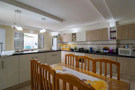 6_photo/94dcfb733f.86fa7c56df5ec564-ATLAS-4e19cfe3-a244-442b-afce-e3271f23337a.jpg de casa à venda com 0 quarto, 200m² em Xaxim, Curitiba