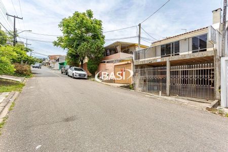 6_photo/94dcfb739f.a8455c5093fa5497-ATLAS-26c82c44-5332-4e5e-b6b0-03e8d1b0177d.jpg de casa à venda com 3 quartos, 190m² em Xaxim, Curitiba