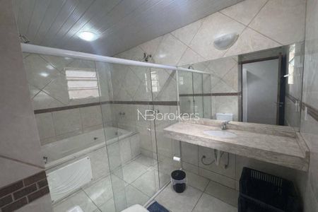 6_photo/94dcfb7771.4f01e810a805cb87-ATLAS-9cd34e95-9b92-4cc4-be00-6bc906d9e8f5.jpg de casa à venda com 4 quartos, 180m² em Pinheirinho, Curitiba