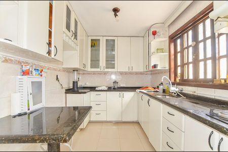 6_photo/94dcfb77a3.859d3ea7f11d789b-ATLAS-42860d82-2d78-47cd-a136-7b043aafbace.jpg de casa à venda com 4 quartos, 268m² em Pinheirinho, Curitiba