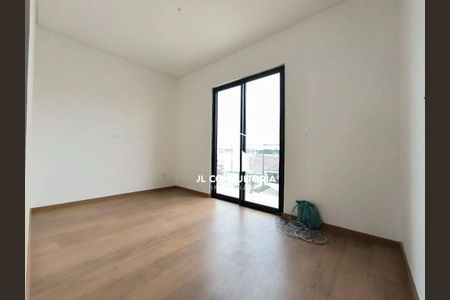 4_photo/94dcfb78f7.a40de36ead813491-ATLAS-7e3545c8-7ff5-47bc-80ec-71d88522df7e.jpg de casa à venda com 3 quartos, 80m² em Pinheirinho, Curitiba