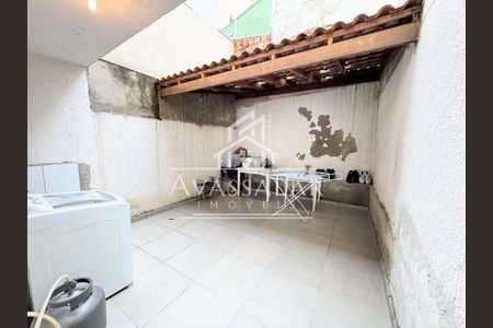 9_photo/94dcfb7cfb.edf2212802869f81-ATLAS-d77ff1d2-d121-48e2-b96c-c0fe3ea2a3cd.jpg de casa à venda com 2 quartos, 67m² em Pinheirinho, Curitiba