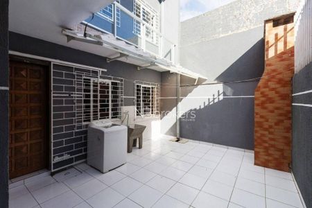 10_photo/94dcfb8005.4f01e810a805cb87-ATLAS-43a59ddd-e777-49e8-b80d-1653226f85a1.jpg de casa à venda com 5 quartos, 140m² em Pinheirinho, Curitiba