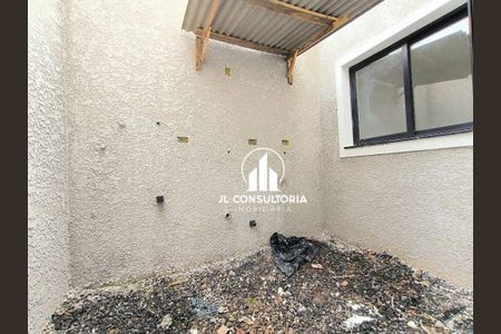 3_photo/94dcfb8e33.5adb0f7d622bfd49-ATLAS-8b96bf9f-7ed7-462a-955b-e762079fe1e4.jpg de casa à venda com 3 quartos, 75m² em Sítio Cercado, Curitiba