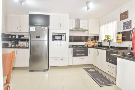 2_photo/94dcfba3f5.831b7bf37550e2c4-ATLAS-06e9b8c2-12dc-4b85-ab1d-e0fd4c51bcf0.jpg de casa à venda com 3 quartos, 180m² em Sítio Cercado, Curitiba