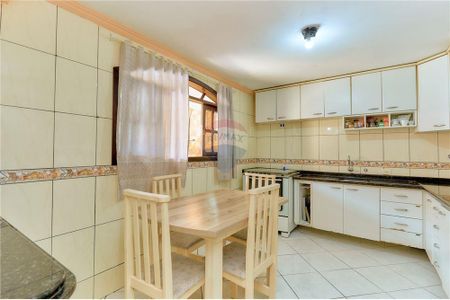 7_photo/94dcfba40d.831b7bf37550e2c4-ATLAS-ade89b76-3dc2-4c15-a88c-4be2578451f5.jpg de casa à venda com 4 quartos, 230m² em Sítio Cercado, Curitiba