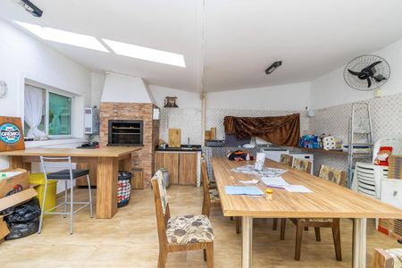 12_photo/94dcfba9e5.6415e8a9163bd67a-ATLAS-0716bace-77e6-4245-8a3c-9c7aa816697f.jpg de casa à venda com 3 quartos, 150m² em Alto Boqueirão, Curitiba