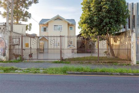 5_photo/94dcfbae39.ceff8192393c33de-ATLAS-b4dc4ebc-c46f-4d1d-865f-2a48f9984d86.jpg de casa à venda com 3 quartos, 84m² em Alto Boqueirão, Curitiba