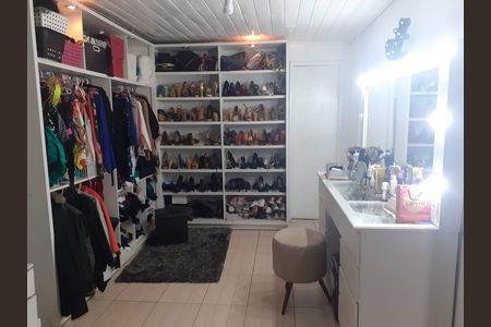 6_photo/94dcfbb44f.946706f595a35fce-ATLAS-13585b7d-95b8-43d6-a4e2-3347dc0a89f2.jpg de casa à venda com 5 quartos, 210m² em Alto Boqueirão, Curitiba