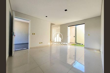 8_photo/94dcfbb9cd.8cab8cee7e765b40-ATLAS-d4b1549d-cfa2-4c45-8bfb-febe532a185b.jpg de casa à venda com 3 quartos, 94m² em Sítio Cercado, Curitiba