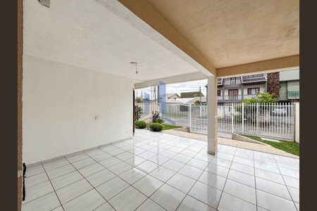 4_photo/94dcfbba7d.d312fe461f2a0045-ATLAS-00db93cd-8377-49b7-a52b-1d7b5d8ef6c4.jpg de casa à venda com 3 quartos, 193m² em Sítio Cercado, Curitiba