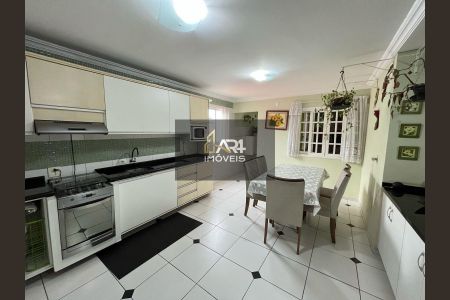 7_photo/94dcfbbba1.70d34e1d457a0501-ATLAS-a5cdc3d0-7b84-4d66-9a30-e17e433c7a8f.jpg de casa à venda com 3 quartos, 284m² em Sítio Cercado, Curitiba