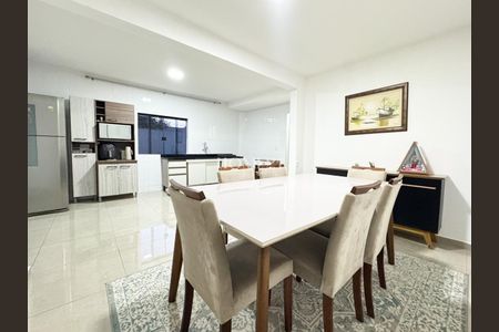 3_photo/94dcfbbc3f.e075d97b1336f571-ATLAS-d75f1356-c846-41bd-8bc6-9996c4141fdf.jpg de casa à venda com 4 quartos, 207m² em Sítio Cercado, Curitiba