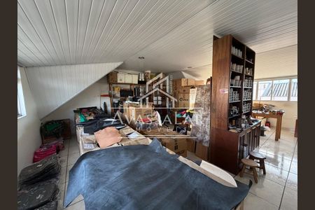 26_photo/94dcfbc031.f0ecc906b832f777-ATLAS-decb2b18-af96-4642-9bd2-460815702a61.jpg de casa à venda com 1 quarto, 243m² em Sítio Cercado, Curitiba