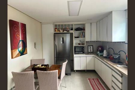 18_photo/94dcfbc0a1.2f15d505e37c7ac5-ATLAS-7a006b04-a04d-4f24-aaca-8324bdcdf8f9.jpg de casa à venda com 5 quartos, 190m² em Sítio Cercado, Curitiba