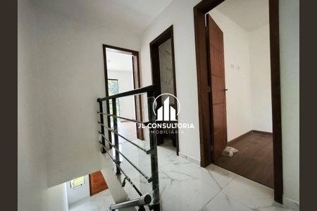 11_photo/94dcfbc4db.2f1b55aabc72b06f-ATLAS-9900f2cb-cb3a-49c1-8f70-22d1dd8b106e.jpg de casa à venda com 2 quartos, 56m² em Sítio Cercado, Curitiba