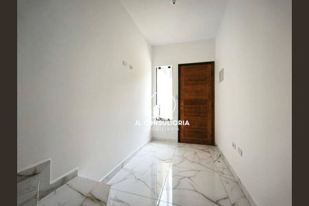 6_photo/94dcfbc4db.2f1b55aabc72b06f-ATLAS-b68493bc-4f57-437d-af67-aa3f9322c7f0.jpg de casa à venda com 2 quartos, 56m² em Sítio Cercado, Curitiba