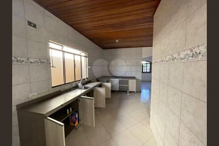 8_photo/94dcfbccb5.74a96c0b2c4b8c29-ATLAS-2627d1e7-6853-4de0-bbea-8b9c6ddf31e4.jpg de casa à venda com 3 quartos, 140m² em Alto Boqueirão, Curitiba