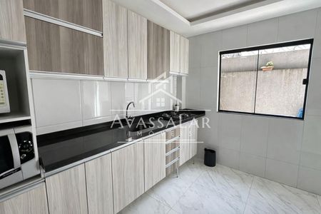 6_photo/94dcfbd9d1.a35d824f3af3fba0-ATLAS-f521805d-4e01-421c-8bc7-a7154d549195.jpg de casa à venda com 2 quartos, 72m² em Ganchinho, Curitiba