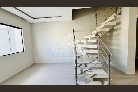 5_photo/94dcfbe975.d373f9b5188e7546-ATLAS-a1585fa3-359d-45b7-bbc4-80b2a209892e.jpg de casa à venda com 3 quartos, 84m² em Sítio Cercado, Curitiba