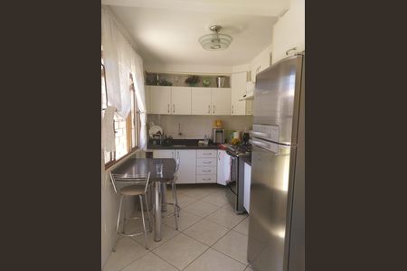 3_photo/94dcfbed63.28f6ec5d72603be5-ATLAS-127077bf-ebc4-4572-a8a1-e8479a3b974e.jpg de casa à venda com 3 quartos, 187m² em Sítio Cercado, Curitiba