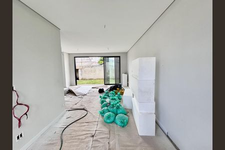 8_photo/94dcfc2a13.d41ccc6539b5b4b0-ATLAS-7482bf90-fda2-4f30-9610-80c6bd558fbd.jpg de casa à venda com 3 quartos, 120m² em Campo de Santana, Curitiba