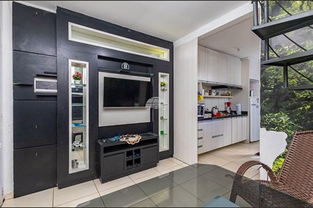 20_photo/94dcfc2d27.4cea1a0b3f6bbd2f-ATLAS-9fb3f9db-d3e5-4d6e-9b8c-6c64beba3b6a.jpg de casa à venda com 2 quartos, 65m² em Campo de Santana, Curitiba