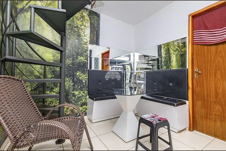 19_photo/94dcfc2d27.4cea1a0b3f6bbd2f-ATLAS-c41dfee7-b11b-45df-87e9-edaa3da11595.jpg de casa à venda com 2 quartos, 65m² em Campo de Santana, Curitiba