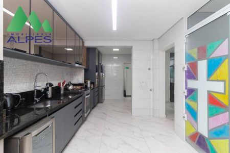 13_photo/94dcfc62ab.0dba02f6e03a3679-ATLAS-b9316da5-f038-4d8a-92ed-e877103cf302.jpg de casa à venda com 3 quartos, 124m² em Pinheirinho, Curitiba