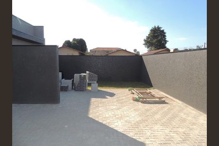 4_photo/94dcfc764b.2e12c05116e92928-ATLAS-fce3f9da-67f0-4304-b74b-cd4e6d281900.jpg de casa à venda com 3 quartos, 56m² em Sítio Cercado, Curitiba