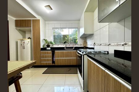 4_photo/94dcfc777f.ba290cee43af6c0b-ATLAS-2269fe34-5e2f-41f4-b665-8dacb3ba8b18.jpg de casa à venda com 3 quartos, 96m² em Sítio Cercado, Curitiba