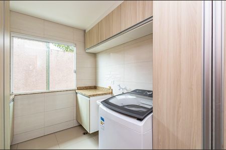 45_photo/94dcfc795b.4aa166bf6fe01b39-ATLAS-5e703ad1-00a9-4809-8bfd-d12485113bf7.jpg de casa à venda com 3 quartos, 350m² em Pinheirinho, Curitiba