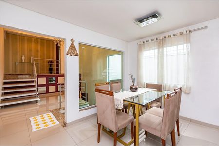 32_photo/94dcfc795b.4aa166bf6fe01b39-ATLAS-e8a875fe-1e40-4e5c-9cfa-a22492d6145c.jpg de casa à venda com 3 quartos, 350m² em Pinheirinho, Curitiba