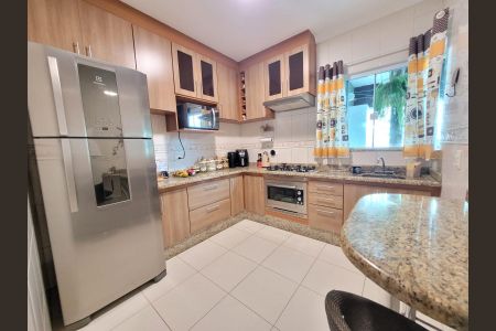 4_photo/94dcfc7ced.f861ecc718bdcbd7-ATLAS-311aae88-30fb-44e2-b39d-7f6fbecb1d68.jpg de casa à venda com 3 quartos, 180m² em Pinheirinho, Curitiba