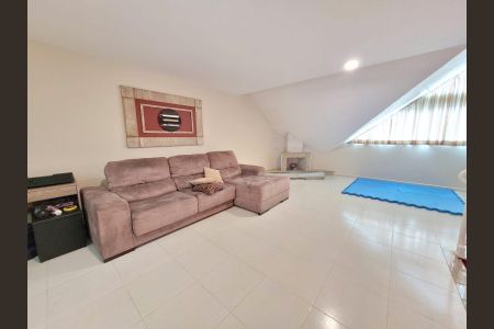 29_photo/94dcfc7ced.f861ecc718bdcbd7-ATLAS-a69a1e75-04f1-4608-ae91-7fa2cf8354cf.jpg de casa à venda com 3 quartos, 180m² em Pinheirinho, Curitiba