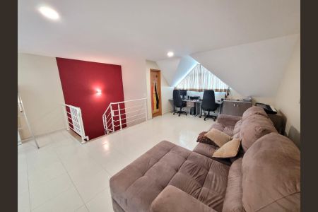 2_photo/94dcfc7ced.f861ecc718bdcbd7-ATLAS-e223879d-b9c0-473a-bbb9-2593586fe1d9.jpg de casa à venda com 3 quartos, 180m² em Pinheirinho, Curitiba