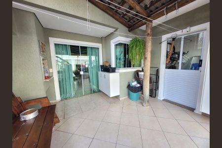 31_photo/94dcfc7ced.f861ecc718bdcbd7-ATLAS-eaff711c-e0ce-4973-8b22-aaa51aad34a0.jpg de casa à venda com 3 quartos, 180m² em Pinheirinho, Curitiba