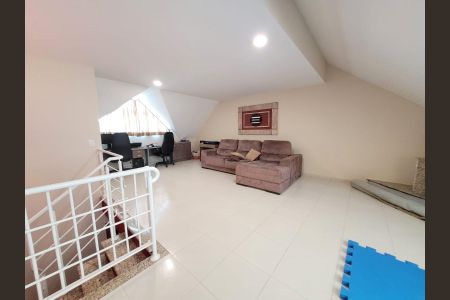 11_photo/94dcfc7ced.f861ecc718bdcbd7-ATLAS-ec893f98-59d7-4e10-bdc3-5fd2b8703f24.jpg de casa à venda com 3 quartos, 180m² em Pinheirinho, Curitiba