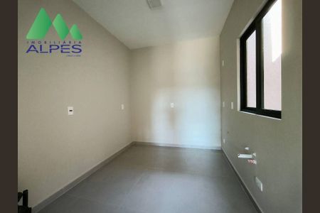 2_photo/94dcfc7e1d.f9c61e32d5313a39-ATLAS-07b52b88-a4e7-4c68-8694-0b847c12f5b1.jpg de casa à venda com 3 quartos, 94m² em Pinheirinho, Curitiba